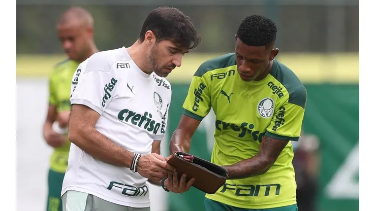Foto: Cesar Greco/Palmeiras/Divulgação - Abel Ferreira e Danilo: volante está de saída do Palmeiras