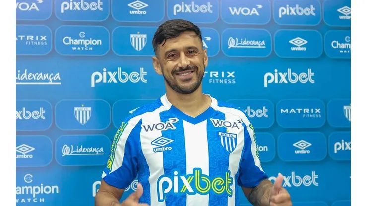Foto: Thiago Kaue/Avaí F.C. - Robinho foi apresentado no Avaí nesta sexta-feira