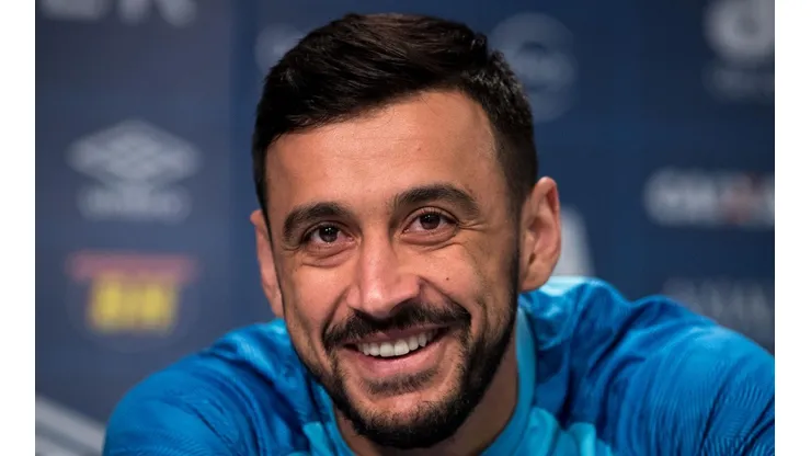 Após Robinho, Avaí anuncia ex-Grêmio que exalta Alex e comenta seu estilo de jogo