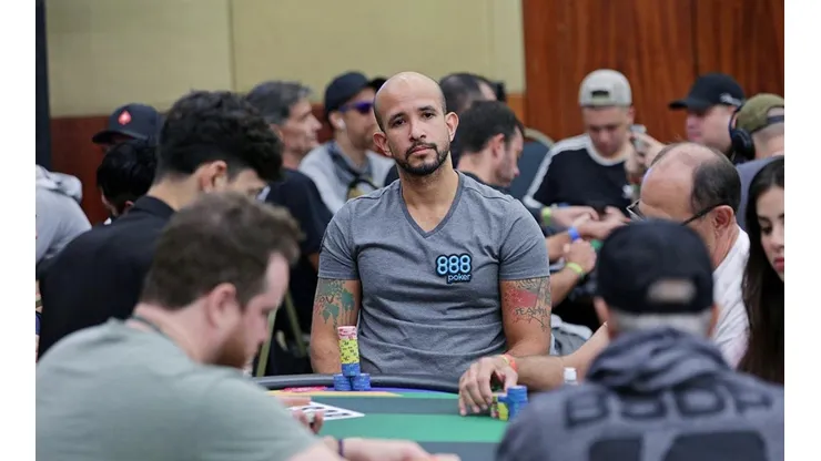 Alexandre Mantovani explicou o que fazer e uma sessão ruim de poker (Foto: Luis Bertazini/BSOP)