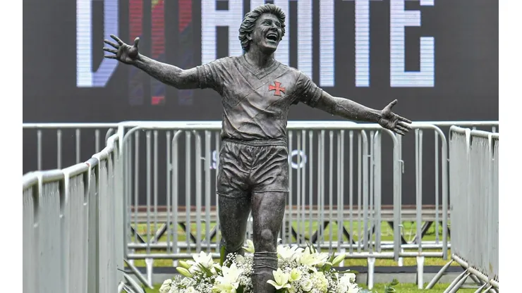 Agif/Thiago Ribeiro - Ednaldo Rodrigues faz homenagem a Roberto Dinamite