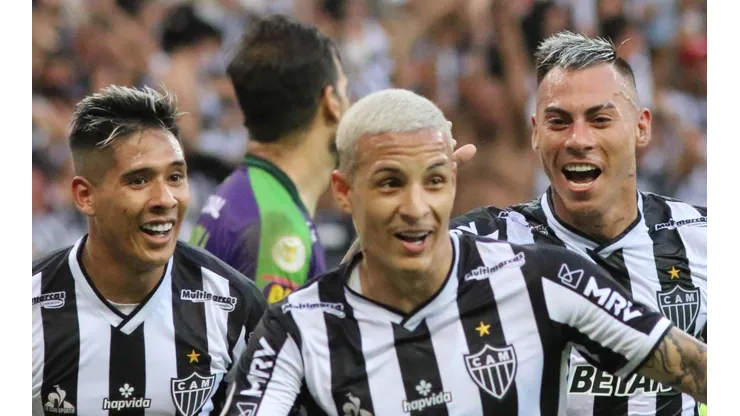 Foto: Fernando Moreno/AGIF - Zaracho, Guilherme Arana e Vargas