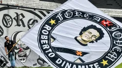 Agif/Thiago Ribeiro - Roberto Dinamite recebe homenagens em São Januário