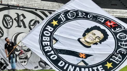 Agif/Thiago Ribeiro - Roberto Dinamite recebe homenagens em São Januário