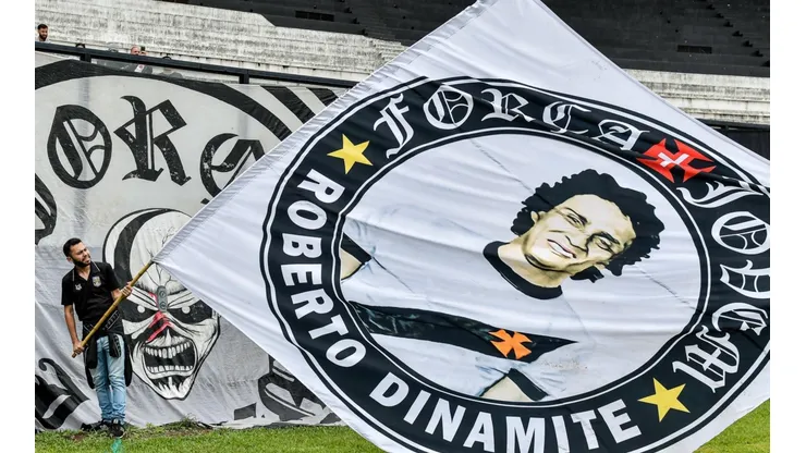 Agif/Thiago Ribeiro - Roberto Dinamite recebe homenagens em São Januário