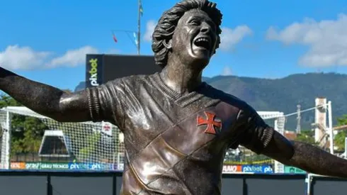 Agif/Thiago Ribeiro - Roberto Dinamite recebe homenagens