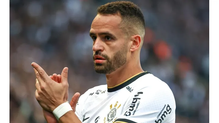 Foto: Marcello Zambrana/AGIF - Renato Augusto foi lembrado por torcedores