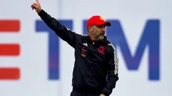 Foto: Marcelo Cortes/CRF - Vítor Pereira comandou o último treino da semana neste sábado (7).