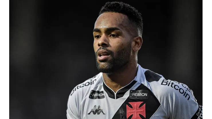 Foto: Thiago Ribeiro/AGIF - Alex Teixeira retornou ao Vasco em julho de 2022