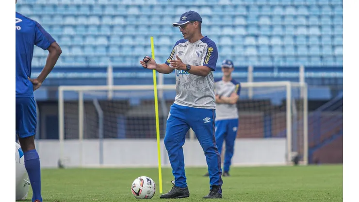 Foto: Leandro Boeira/Avaí - Alex vem indicando reforços para o Avaí