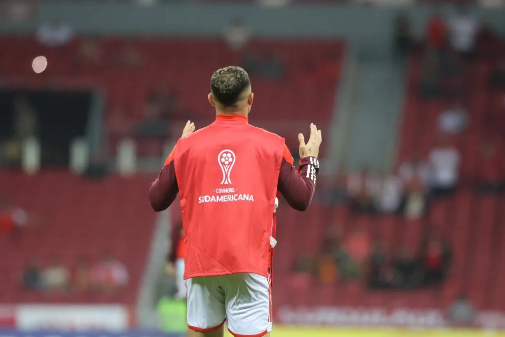 Ficou feliz? Entenda qual ligação de Coudet com time que eliminou Inter na SulAmericana