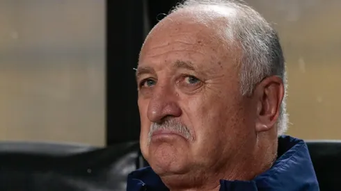 Foto: Marcello Zambrana/AGIF - Felipão agitou a torcida do Palmeiras.