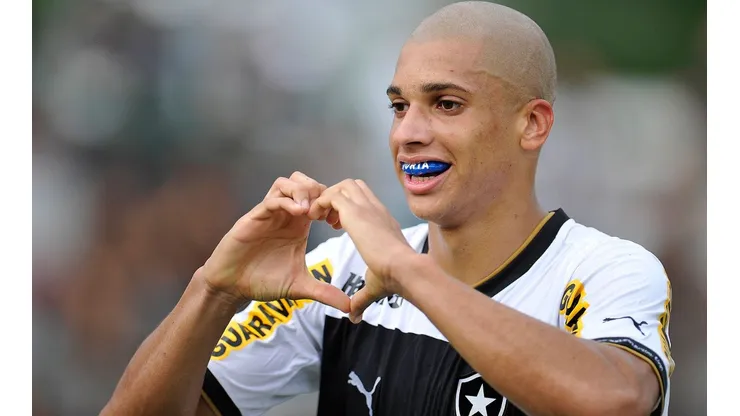 Dória comemora gol marcado contra o Madureira aos 18 anos(Foto: Fabio Castro/AGIF)