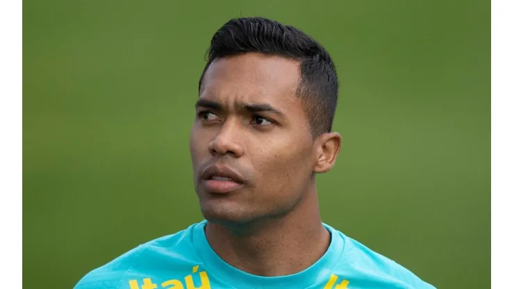 Alex Sandro, ex-Seleção Brasileira, foi consultado pelo Corinthians, mas quer ficar na Europa - Foto: Lucas Figueiredo/CBF