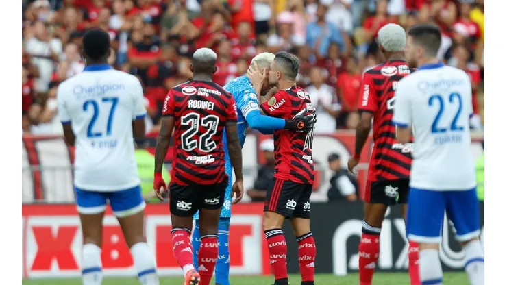 Campeão da Libertadores pelo Fla é oferecido para jogar de graça no Vasco