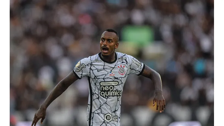 Thiago Ribeiro/AGIF - Raul Gustavo não deve ser o último zagueiro a sair do Corinthians