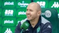 Foto: Reprodução/Guarani - Mozart Santos, técnico do Guarani