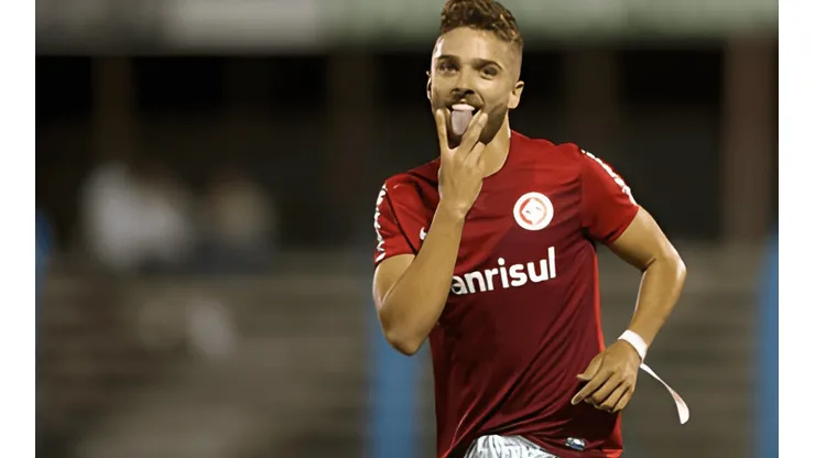 Claudio Winck com a camisa do Internacional - Foto: Site oficial do Internacional