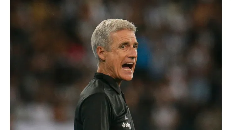 Foto: Vitor Silva/BFR - Luís Castro conta com Adryelson para a temporada 2023 no Glorioso