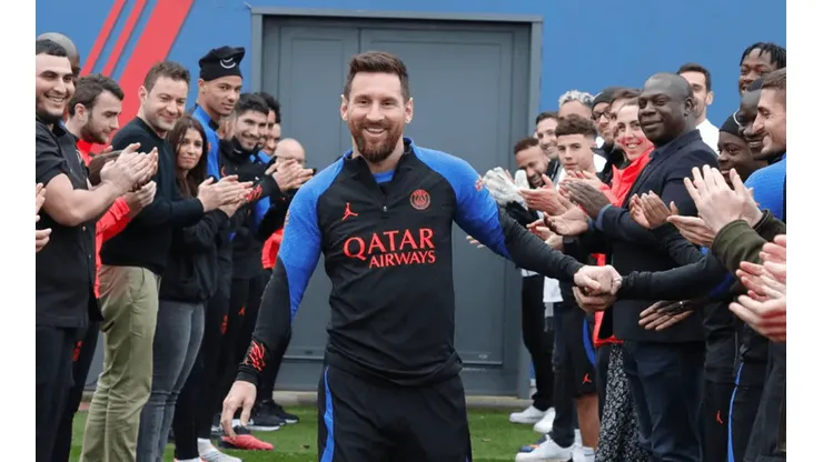 Foto: Divulgação/PSG/ Sem Mbappé, Messi é aplaudido em retorno ao PSG após conquistar a Copa do Mundo.