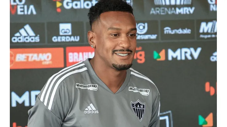 Foto: Flickr do Atlético Mineiro - Edenílson em apresentação no Atlético.