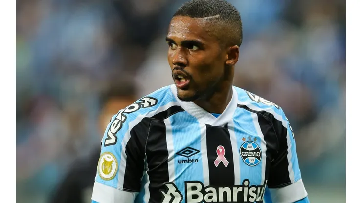 Pedro H. Tesch/AGIF - Douglas Costa vira assunto no Botafogo