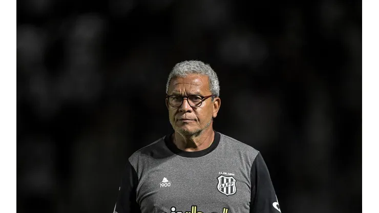 Thiago Ribeiro/AGIF - Hélio dos Anjos renovou com a Ponte Preta para 2023