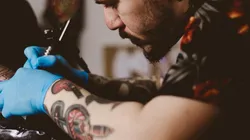 Vários jogadores de poker aproveitam a temática do esporte da mente para fazer tatuagens (Foto: Reprodução/Pixabay)