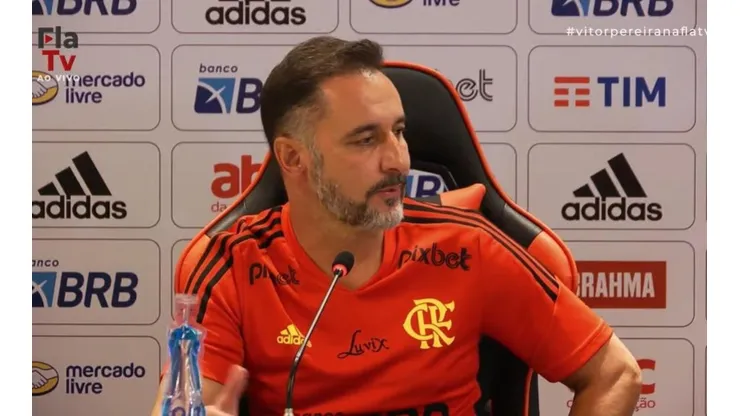 Vitor Pereira não ‘afina’ e rebate versão do Corinthians