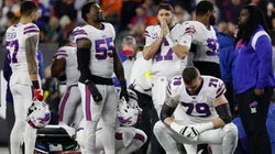 Jogadores do Bills durante a paralisação da partida contra o Bengals