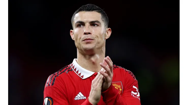 Getty Images/Naomi Baker - Cristiano Ronaldo chega dando dinheiro ao Al-Nassr