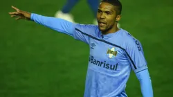Foto: Pedro H. Tesch/AGIF - Douglas Costa: meia-atacante criticou ex-dirigente do Grêmio