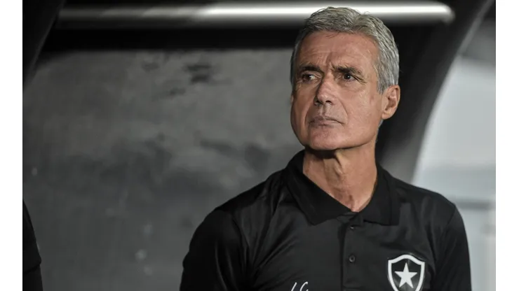 Thiago Ribeiro/AGIF - Luís Castro, técnico do Botafogo