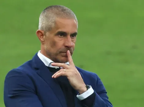 Sylvinho fecha com seleção da Europa e desafio chama atenção do Corinthians
