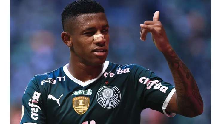 Danilo foi revelado nas categorias de base do Palmeiras.