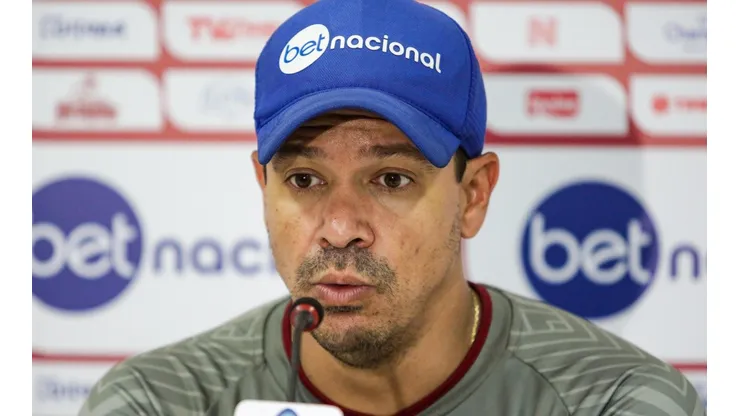 Foto: Rafael Vieira/AGIF - Dado Cavalcanti só tem um centroavante em seu elenco