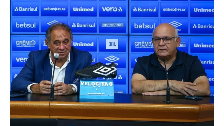 Foto: Lucas Uebel / Grêmio FBPA / Divulgação - Denis Abrahão e Romildo Bolzan Júnior: dirigentes foram criticados pelo jogador