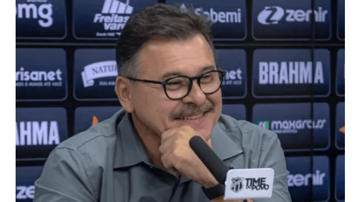 Foto: Wilton Hoots / Ceará SC - Robison acerta saída no Vozão