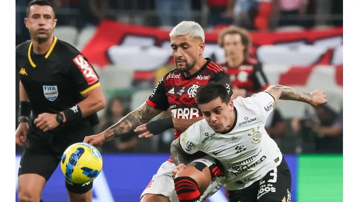 Arrascaeta enfrentando o Corinthians - Foto: Marcello Zambrana/AGIF