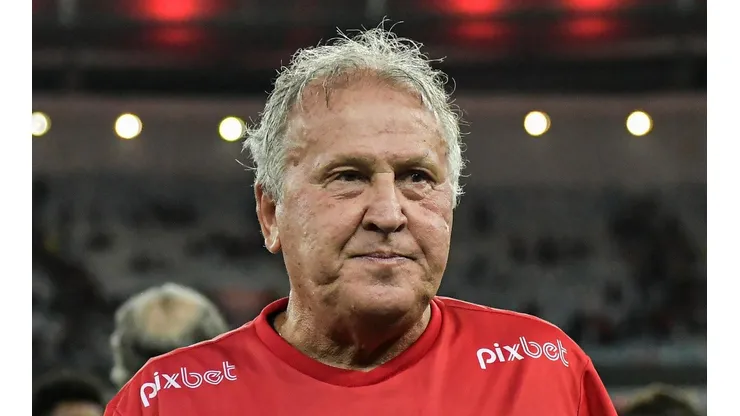 Zico manda a real e reprova homenagem do Santos para Pelé