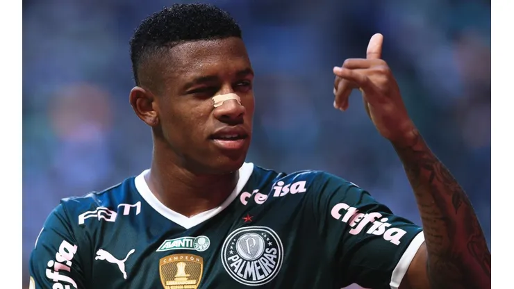 Danilo com a camisa do Palmeiras - Foto: Ettore Chiereguini/AGIF