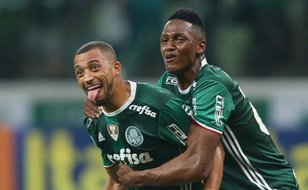 Foto: César Greco/Ag. Palmeiras – Vitor Hugo (à esquerda) fez dupla de sucesso com Yerry Mina no Palmeiras