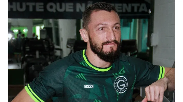 Foto: Rosiron Rodrigues/GEC - Sander é destro e joga na lateral-esquerda