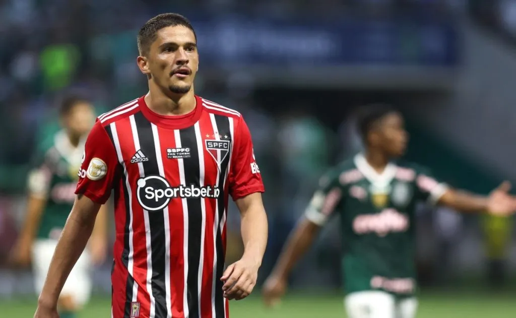 Pablo Maia atuando contra o Palmeiras.