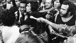 Foto: Keystone/Hulton Archive/Getty Images - Pelé fez seu último jogo pelo Santos contra a Ponte Preta