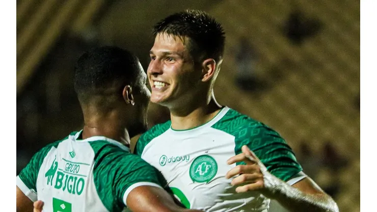 Foto: Thiago Limas/AGIF - Perotti teve boa média de gols no seu período de Chapecoense.