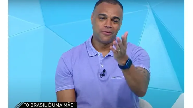 Foto: Reprodução/Band - Denílson cai na risada ao falar de "caneta" de Arrascaeta em Carlos Alberto