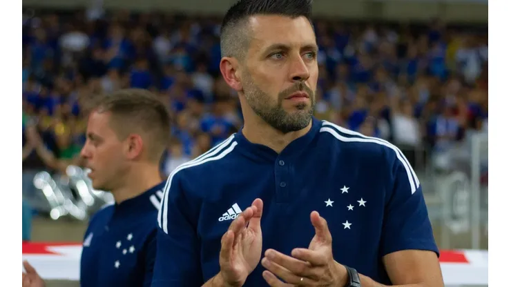 Foto: Fernando Moreno/AGIF - Pezzolano: técnico tentou levar compatriota para o Cruzeiro
