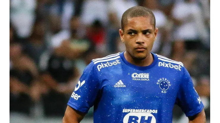 Foto: Fernando Moreno/AGIF - Vitor Roque estreou no profissional na Série B de 2021.