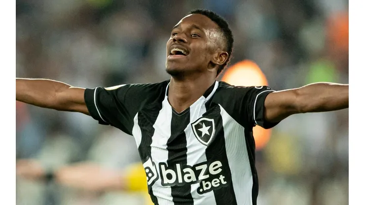 Foto: Jorge Rodrigues/AGIF - Jeffinho: jovem chamou atenção com a camisa do Botafogo